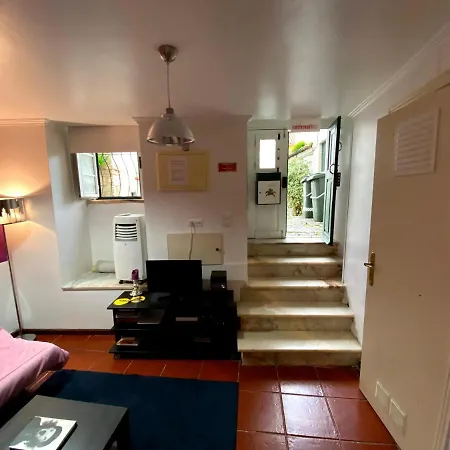 Alfama Sao Crispim Lisbona